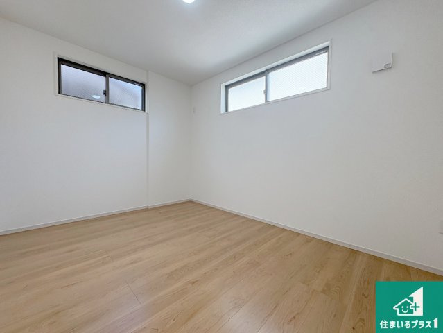 城陽市枇杷庄島ノ宮　第1期　新築一戸建ての洋室|シンプルな洋室は、自分好みのインテリアが楽しめます♪ご家族とインテリアや家具を選びに行くのは新築購入時の醍醐味の一つです。ぜひお楽しみください♪