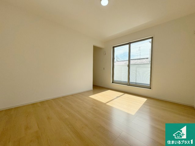 城陽市枇杷庄島ノ宮　第1期　新築一戸建ての洋室|シンプルな洋室は、自分好みのインテリアが楽しめます♪ご家族とインテリアや家具を選びに行くのは新築購入時の醍醐味の一つです。ぜひお楽しみください♪