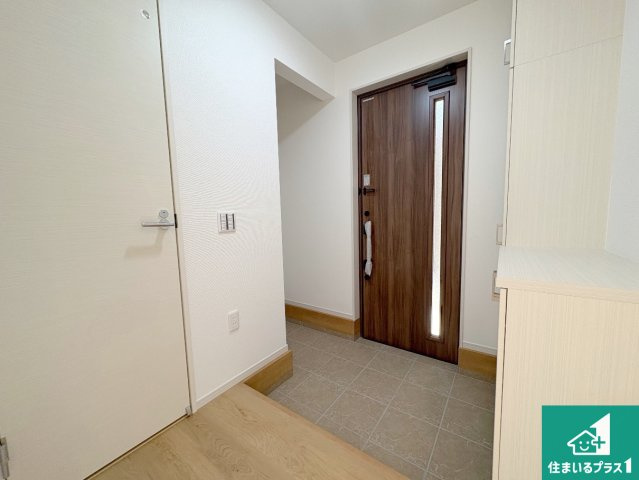 城陽市枇杷庄島ノ宮　第1期　新築一戸建ての玄関|シューズボックスにはたくさんの靴が収納できるので玄関周りはいつもスッキリ！ご家族が増えても安心！