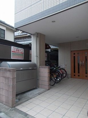 サンリット三好のエントランス