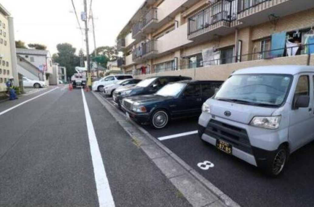 日香苑Ⅰ　礼金０　南向き　陽当たり良好の駐車場