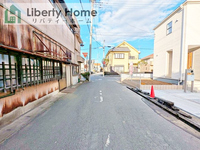 境町第6　新築戸建　１号棟の前面道路含む現地写真