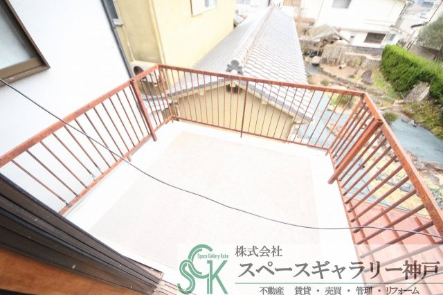 大久保町大窪貸家のバルコニー|※お部屋により仕様が異なる場合があります。