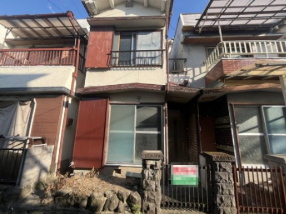 半田5丁目連棟のエントランス