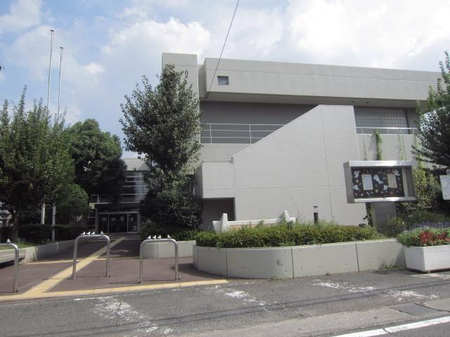 稲城市立第四図書館まで758m