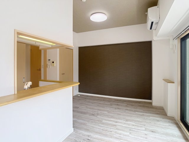 ホワイトアパートメント