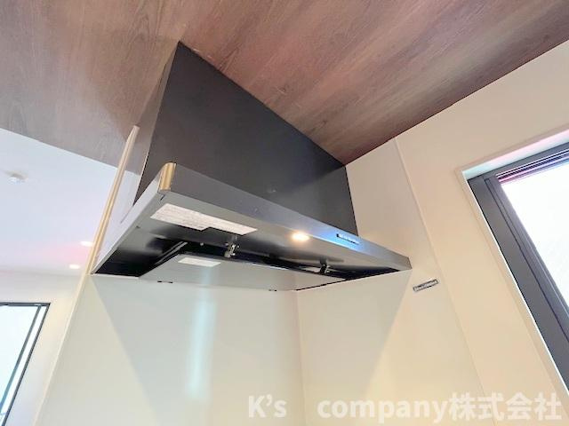 ◎高座郡寒川町一之宮3丁目　新築戸建◎のキッチン|スリムタイプのレンジフード☆