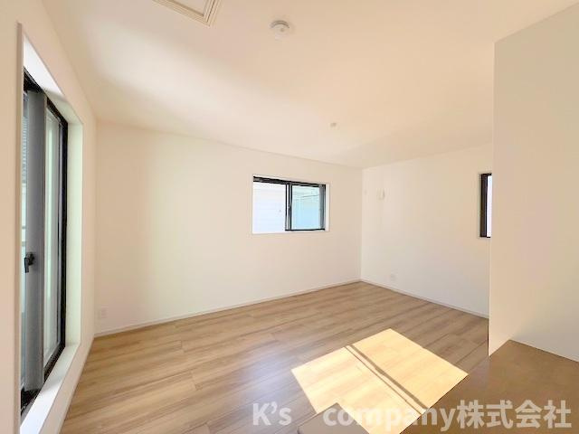 ◎高座郡寒川町一之宮3丁目　新築戸建◎の寝室|洋室9帖◇勾配天井で開放感があり広さを感じられます◇