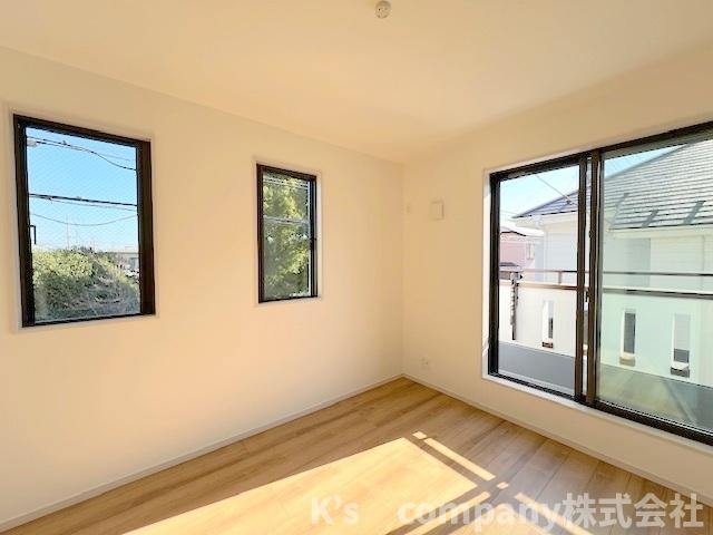 ◎高座郡寒川町一之宮3丁目　新築戸建◎の洋室|洋室6帖◇バルコニーに出入りができるお部屋です◇
