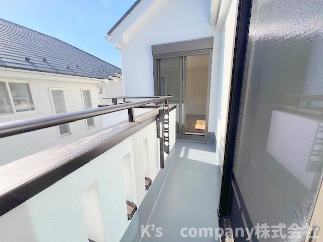 ◎高座郡寒川町一之宮3丁目　新築戸建◎のバルコニー|2部屋から出入りができるL字型バルコニー☆