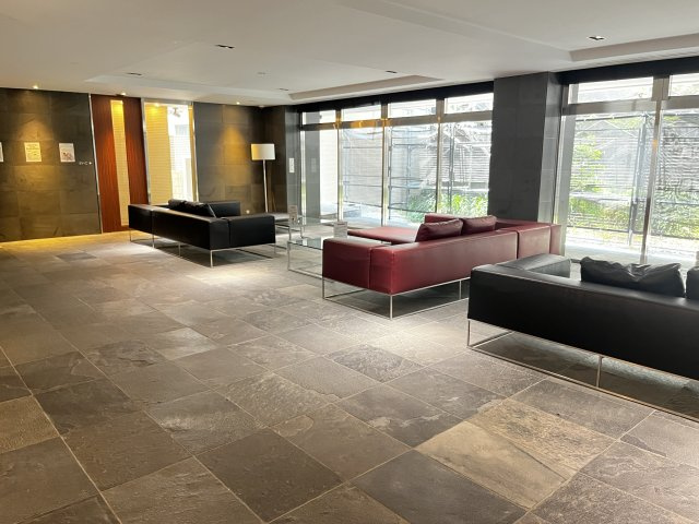 プレミスト平尾浄水オークハウスのエントランス