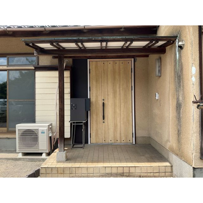 【玄関】 | 駒生町平屋戸建て | 明るい玄関です