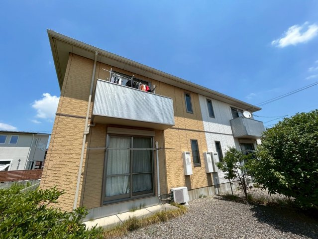 安城市桜井町塔元のアパートの外観