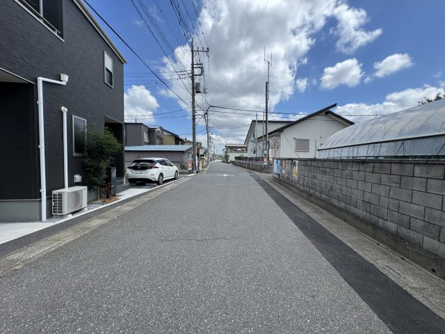 三郷市彦沢１丁目新築戸建（彦沢２期）の前面道路含む現地写真|南東側前面道路・幅員約6.4ｍ