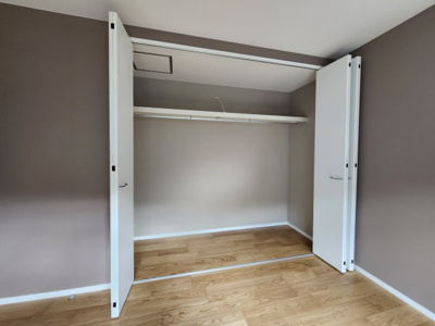 【収納】 | 廿日市市上平良　新築戸建 | 7帖洋室　奥行きのあるクローゼット収納