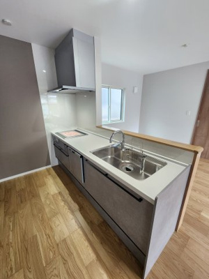 【キッチン】 | 廿日市市上平良　新築戸建 | 食洗器付システムキッチン　対面式でご家族との会話も楽しめます