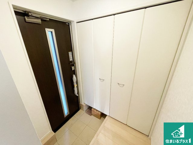 近江八幡市武佐町　第3期　新築一戸建ての玄関|シューズボックスにはたくさんの靴が収納できるので玄関周りはいつもスッキリ！ご家族が増えても安心！