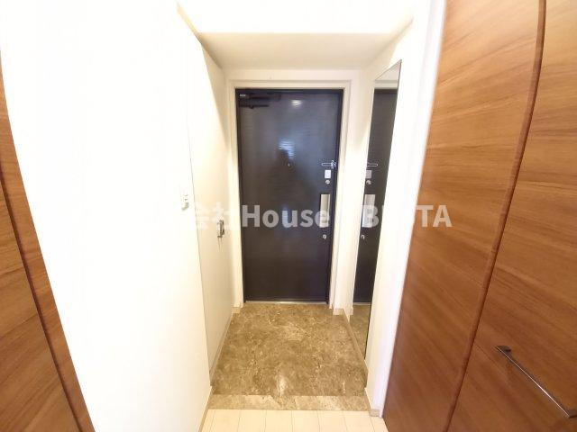 ラヴ神戸三宮の玄関