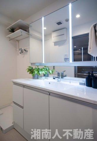 東急ドエルシーサイドコート鵠沼海岸の独立洗面台|使いやすい独立洗面台です