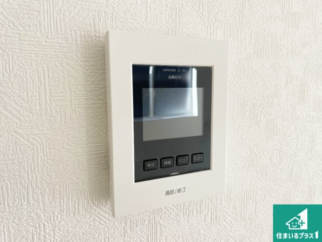 現地説明会予約受付中！近江八幡市武佐町　新築戸建の防犯設備|カラーモニターインターホン！声だけでなく来訪者の姿や顔がモニターで確認できるので、小さなお子様がいらっしゃるご家庭でも安心できます！