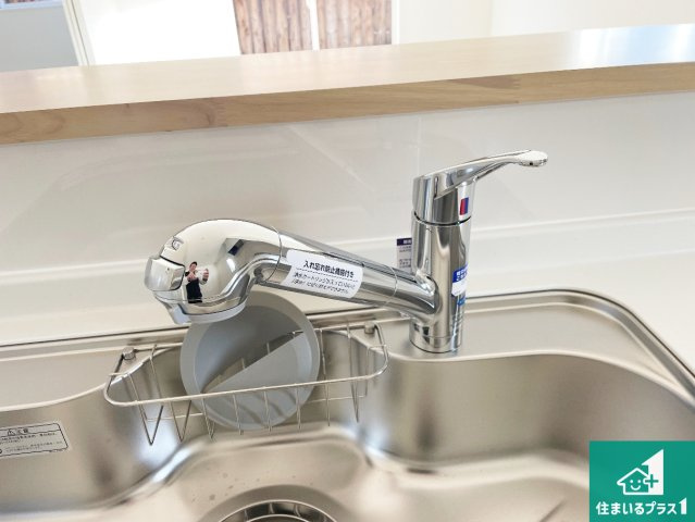 現地説明会予約受付中！近江八幡市武佐町　新築戸建の設備|浄水器を内蔵！炊飯時、お茶を作る時に安心してお水を使えます！お湯と冷水、浄水と原水、シャワーの切替えもワンタッチです！