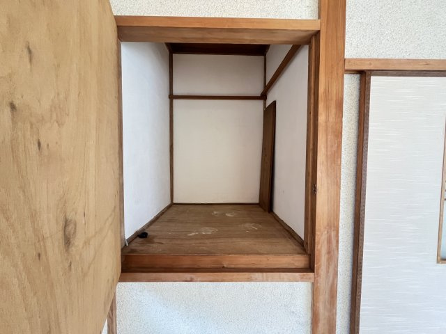 若松町貸家の収納