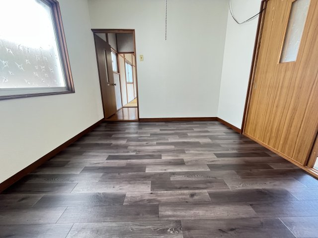 若松町貸家の洋室