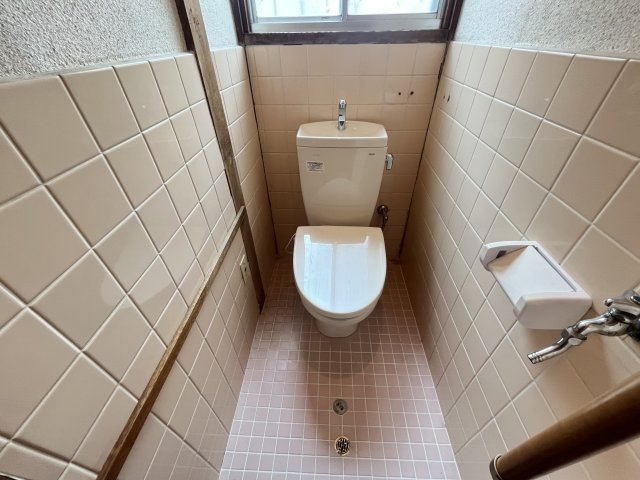 若松町貸家のトイレ
