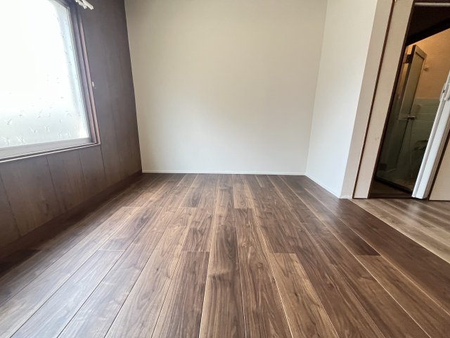 若松町貸家の洋室