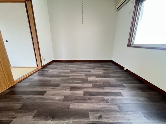 若松町貸家の洋室