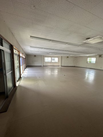 東田仲の町貸事務所の内装