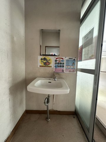 東田仲の町貸事務所の洗面所