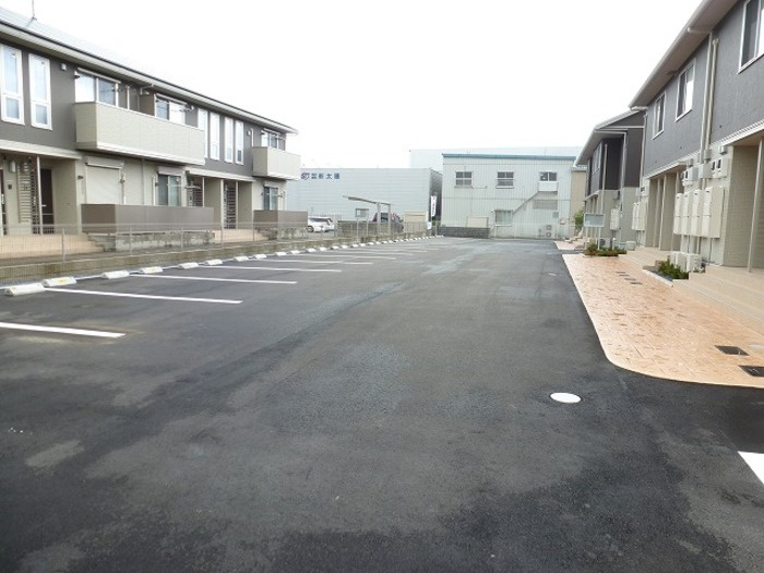 グランソレイユ　Eの駐車場