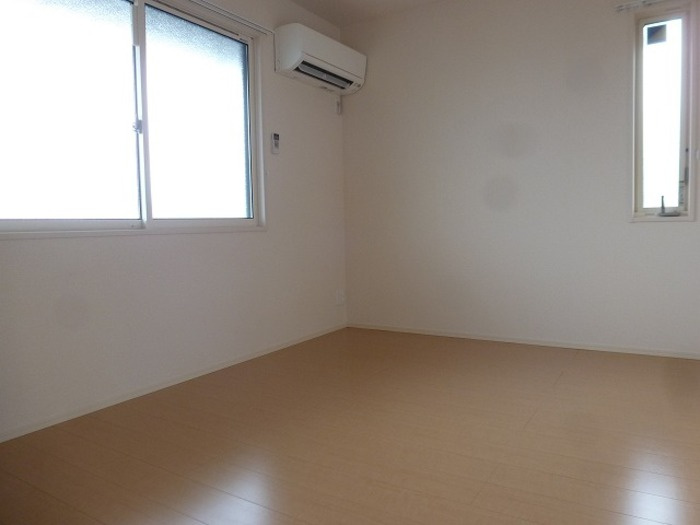 グランソレイユ　Eの居間・リビング