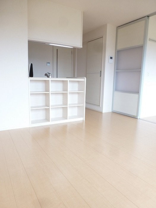 グランソレイユ　Eの居間・リビング