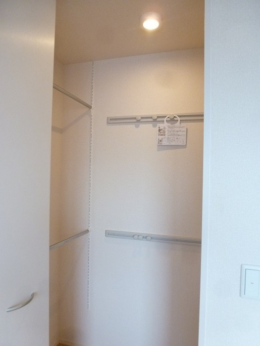 グランソレイユ　Eの収納