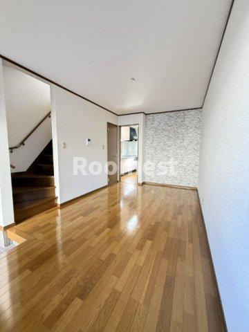 ハイツレザンⅡの居間・リビング|ゆったりとしたリビングです