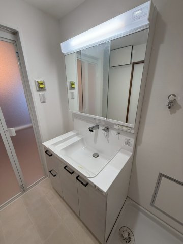 エバーライフ春日公園の独立洗面台