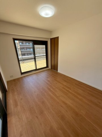 エバーライフ春日公園の洋室