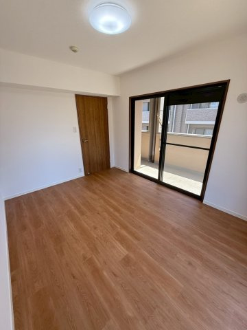 エバーライフ春日公園の洋室