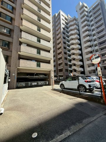 エバーライフ春日公園の駐車場