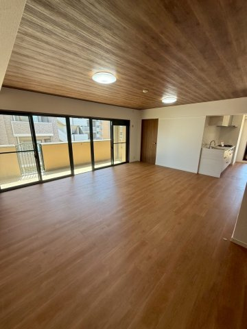 エバーライフ春日公園の居間・リビング