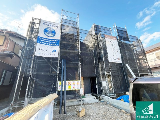 犬上郡豊郷町安食南　新築一戸建ての外観|周辺は落ち着いた街並みの住宅地！子育てがしやすい住環境です！まだ未完成ですが、現地でしかわからない事もございます。是非一度ご覧ください。