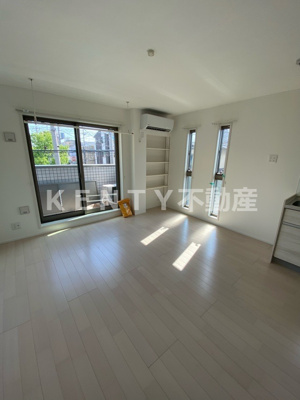 【居間・リビング】 | グランディール池上 | こちらのリビングで趣味の時間をお楽しみください