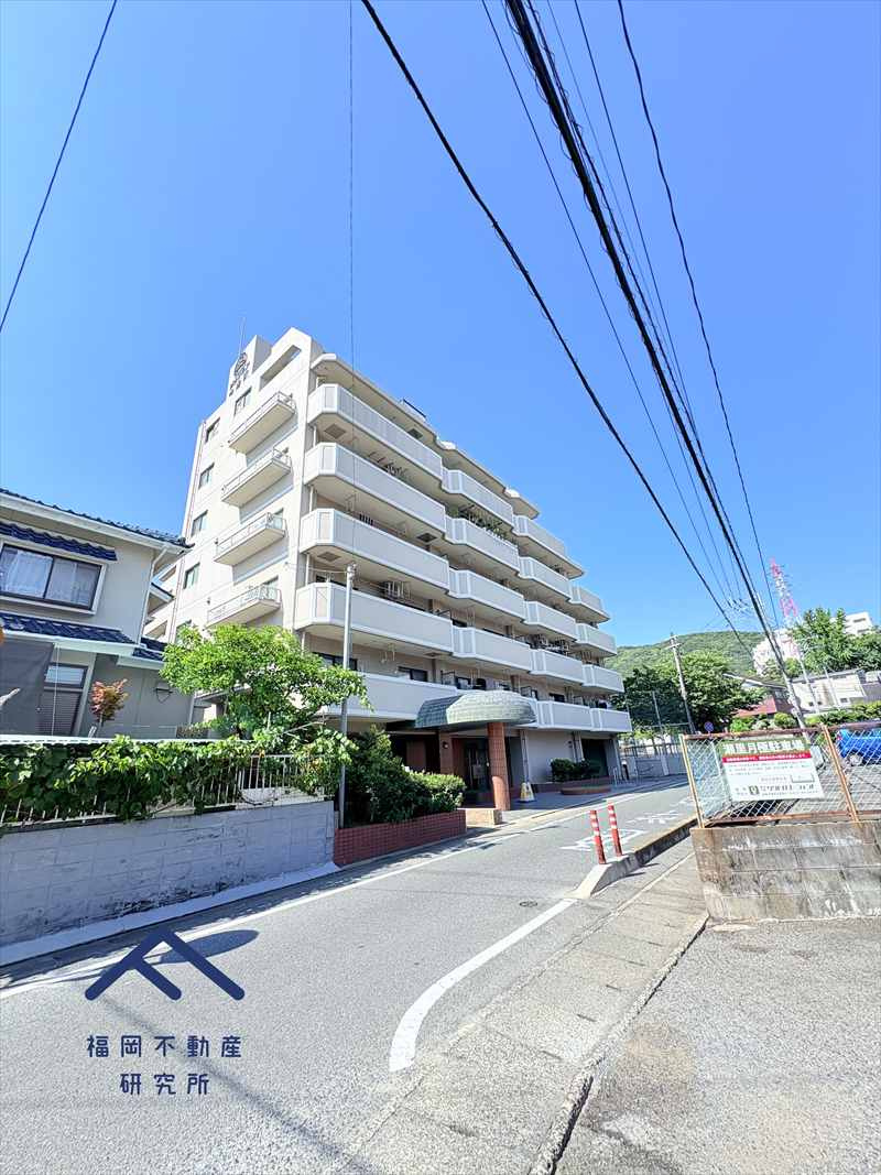 グランピアマンショングーテンハイツ空港南の外観