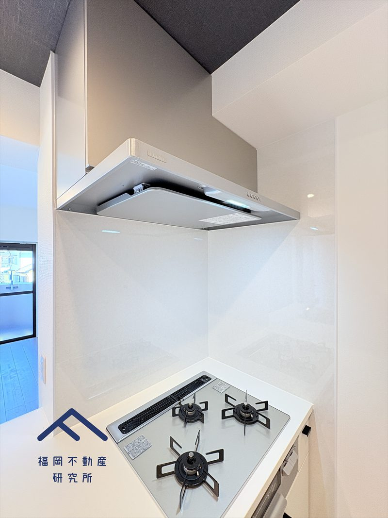 グランピアマンショングーテンハイツ空港南のキッチン|レンジフードはシロッコファンでスリム型のためお掃除がしやすいです