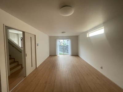 【居間・リビング】 | 南城市大里嶺井（全7棟）A・B・E号棟 | E号棟　LDK19.5帖♪