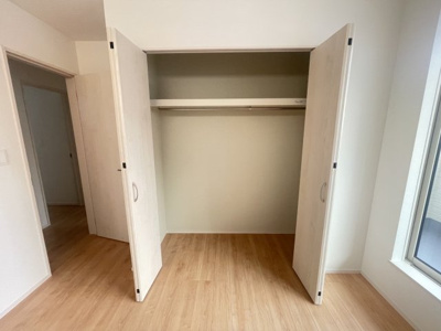 【洋室】 | 南城市大里嶺井（全7棟）A・B・E号棟 | E号棟　洋室6.06帖＋CL付き♪