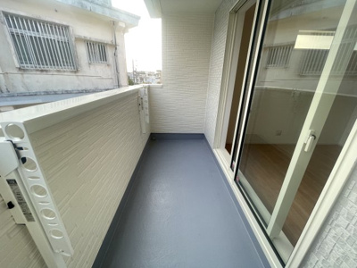 【バルコニー】 | 南城市大里嶺井（全7棟）A・B・E号棟 | E号棟　インナーバルコニー♪