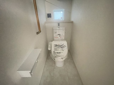 【玄関】 | 南城市大里嶺井（全7棟）A・B・E号棟 | E号棟　十分な収納付き玄関♪